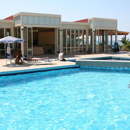 Hotel Kathrin Beach Adelianos Kampos Exteriör bild