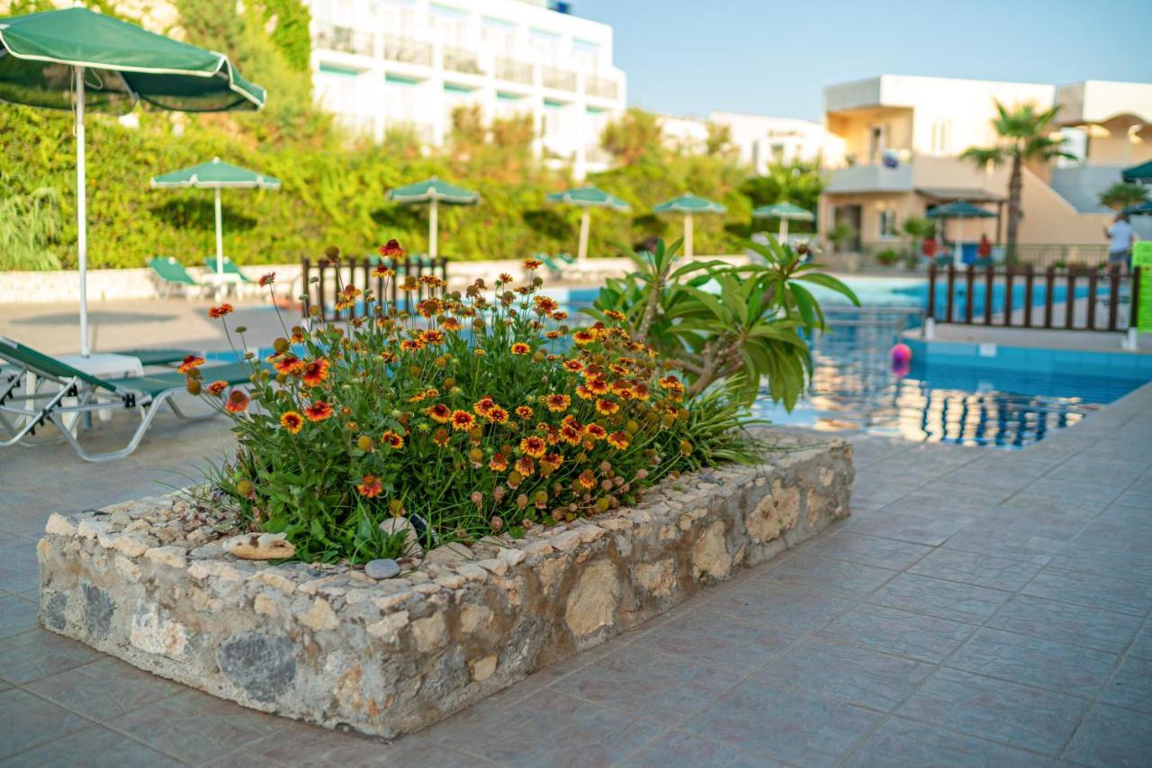 Hotel Kathrin Beach Adelianos Kampos Exteriör bild
