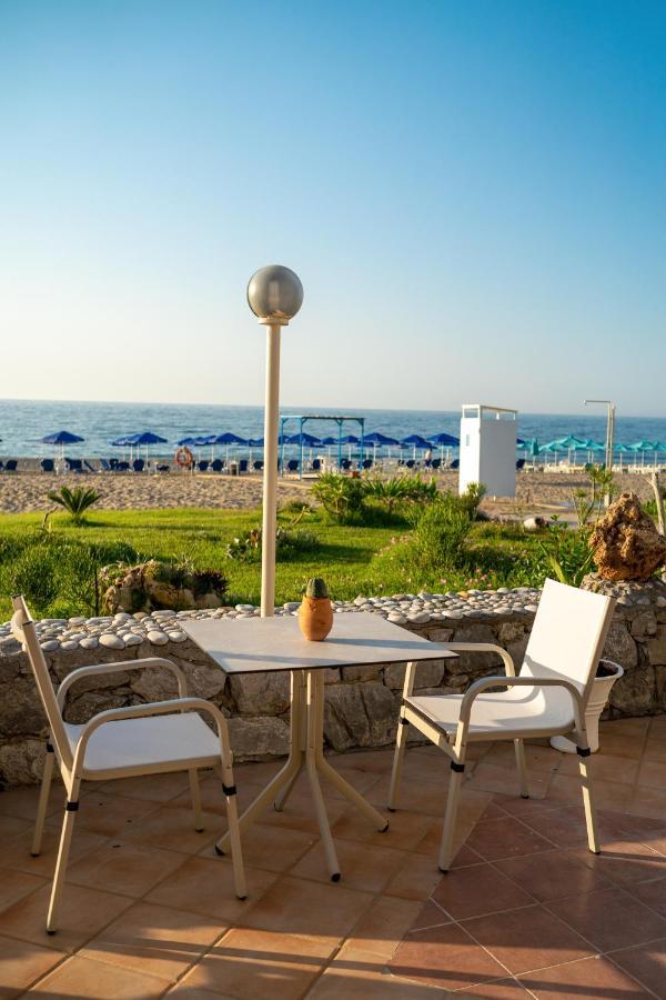 Hotel Kathrin Beach Adelianos Kampos Exteriör bild