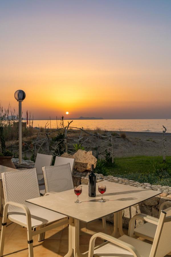 Hotel Kathrin Beach Adelianos Kampos Exteriör bild
