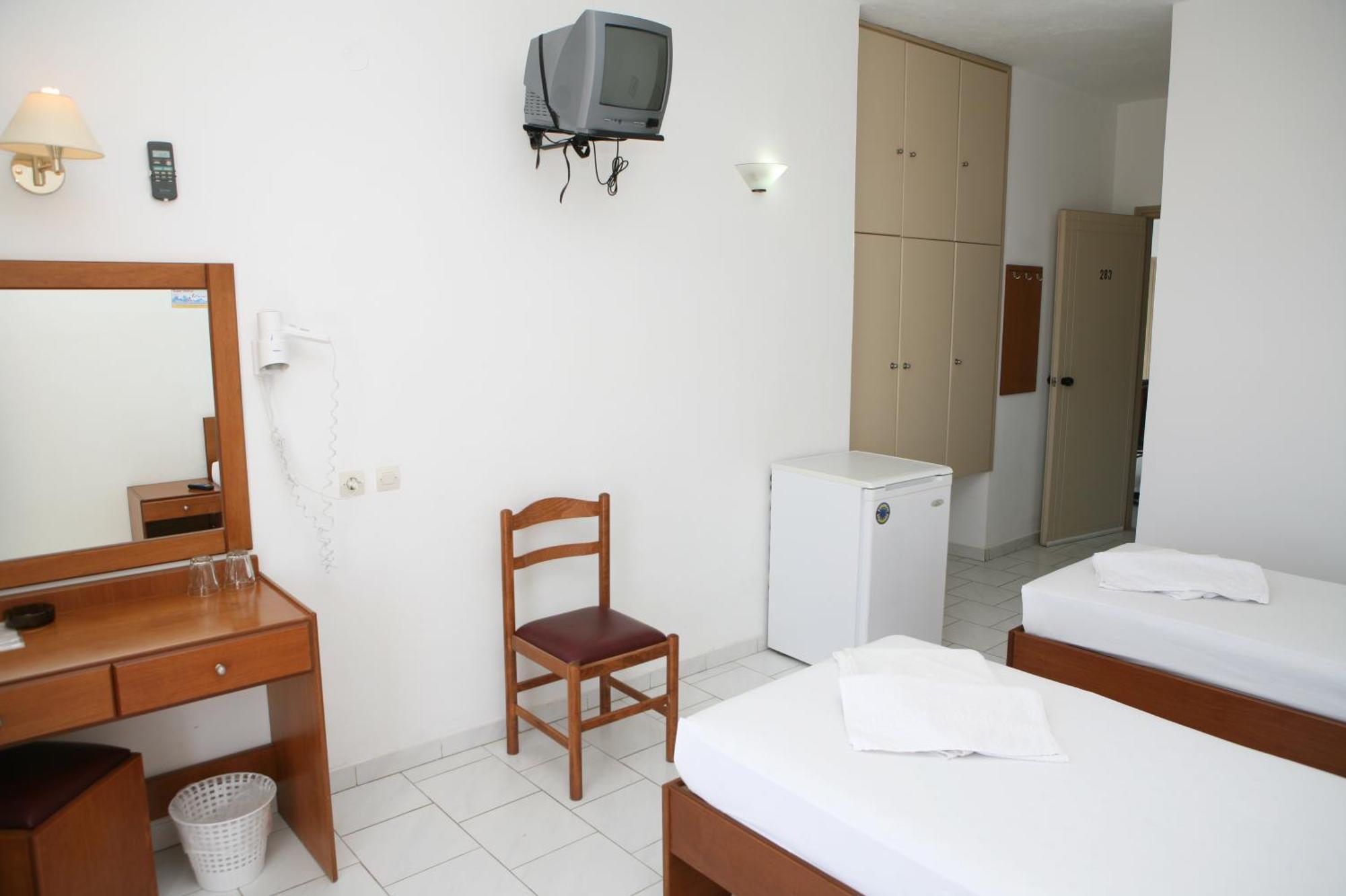 Hotel Kathrin Beach Adelianos Kampos Exteriör bild